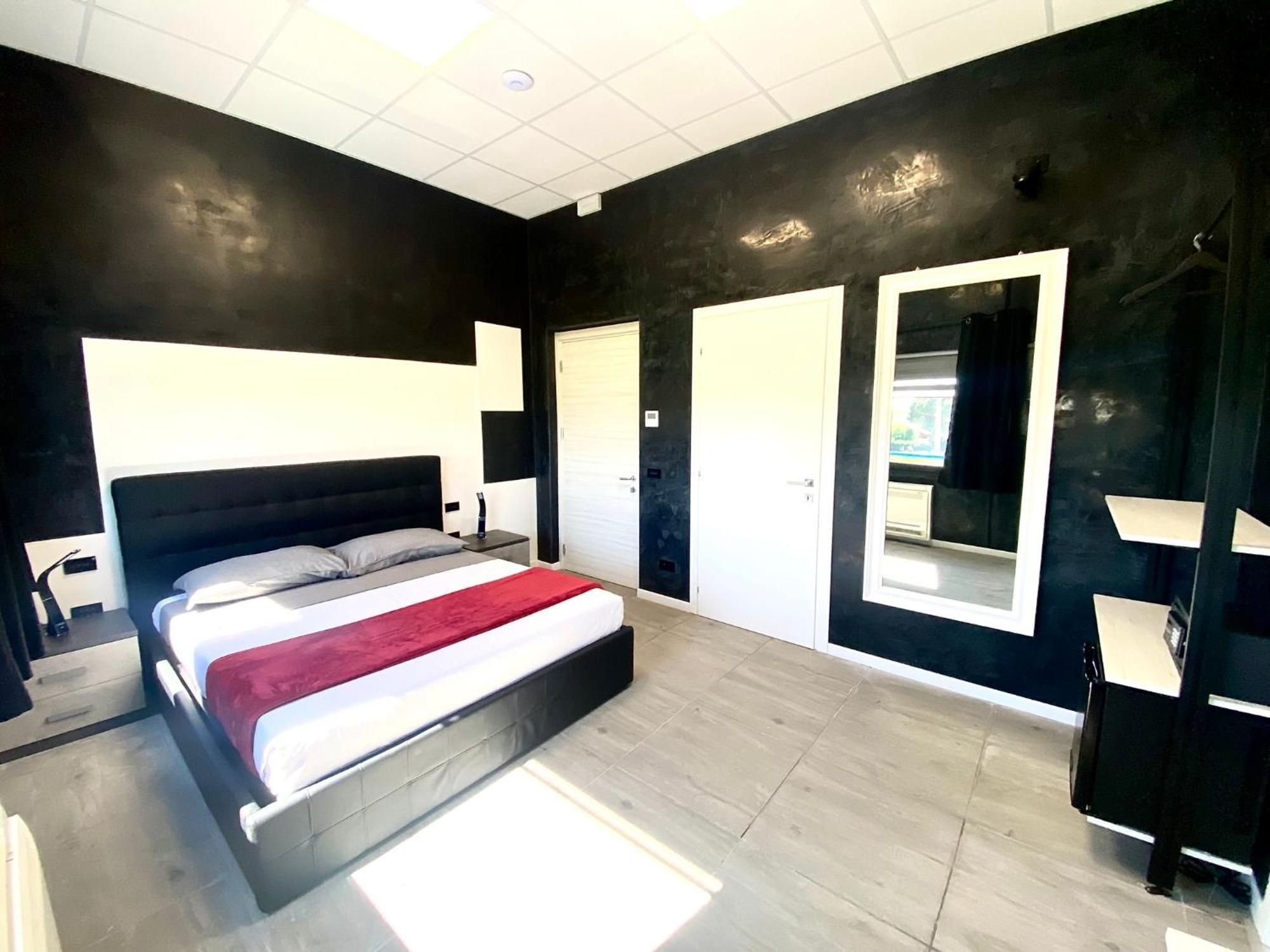 Hotel Tech Brembate Zewnętrze zdjęcie